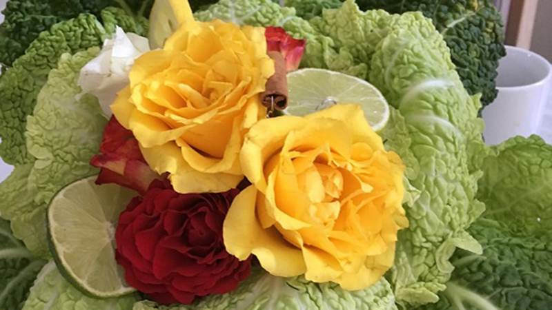 Rosor på sallad. Rosor på sallad.